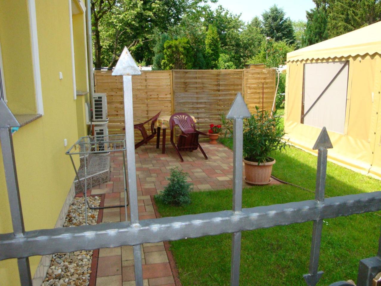 Yellow Apartmanhaz บุค ภายนอก รูปภาพ