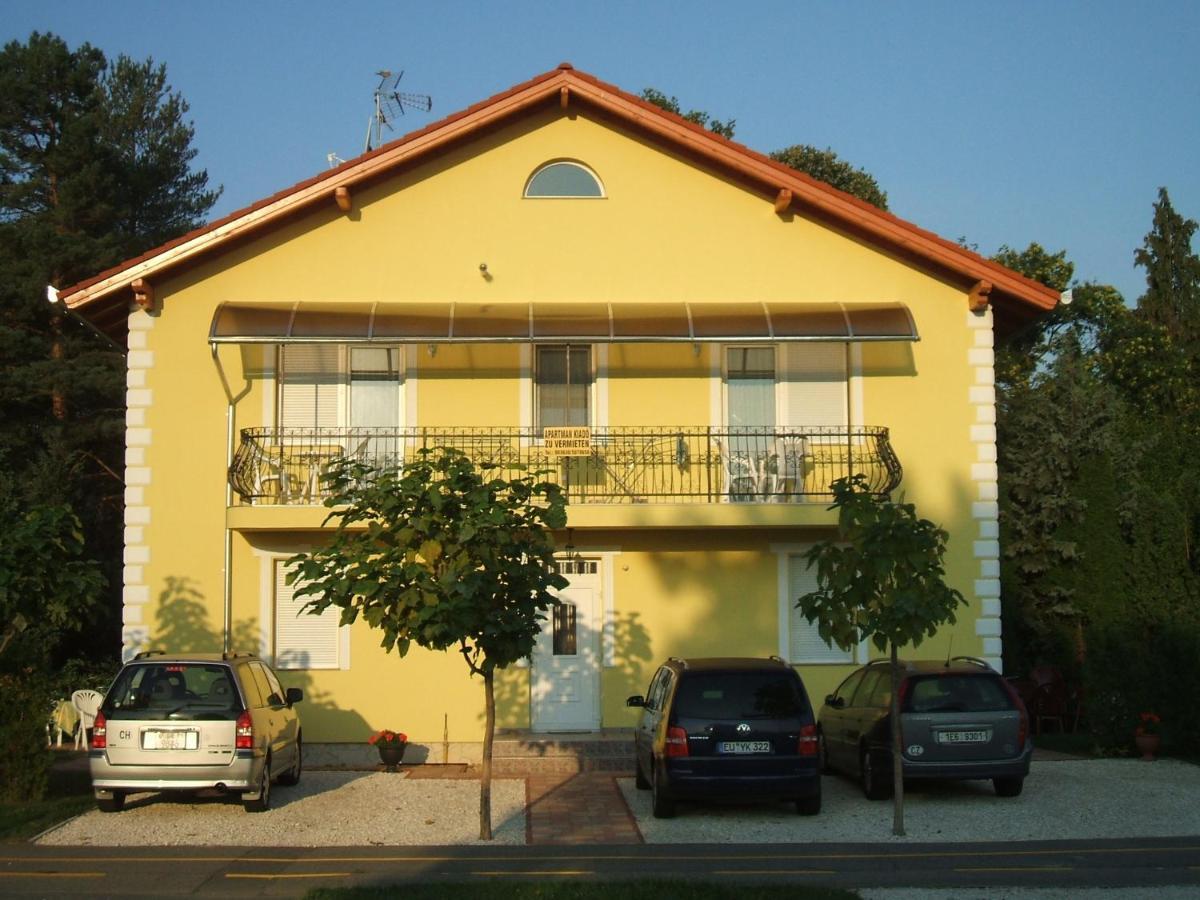 Yellow Apartmanhaz บุค ภายนอก รูปภาพ