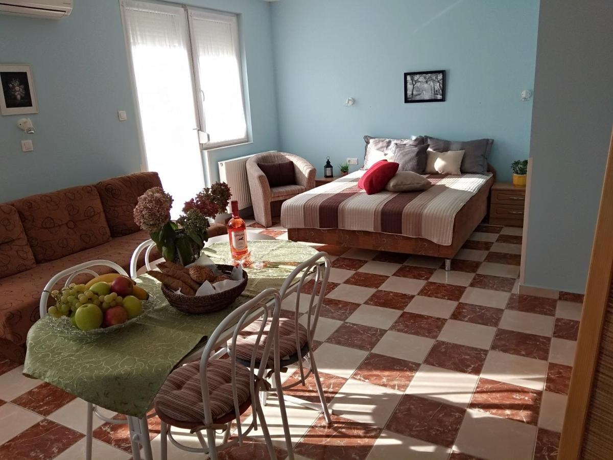 Yellow Apartmanhaz บุค ภายนอก รูปภาพ