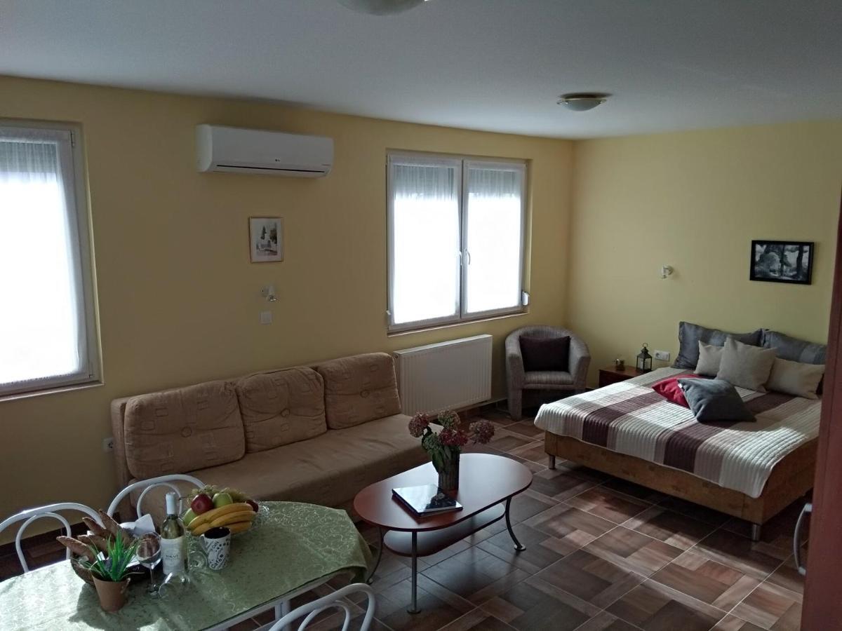 Yellow Apartmanhaz บุค ภายนอก รูปภาพ