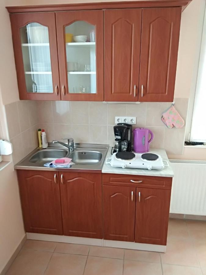 Yellow Apartmanhaz บุค ภายนอก รูปภาพ
